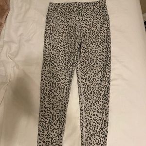 Black and white cheetah print workout leggings